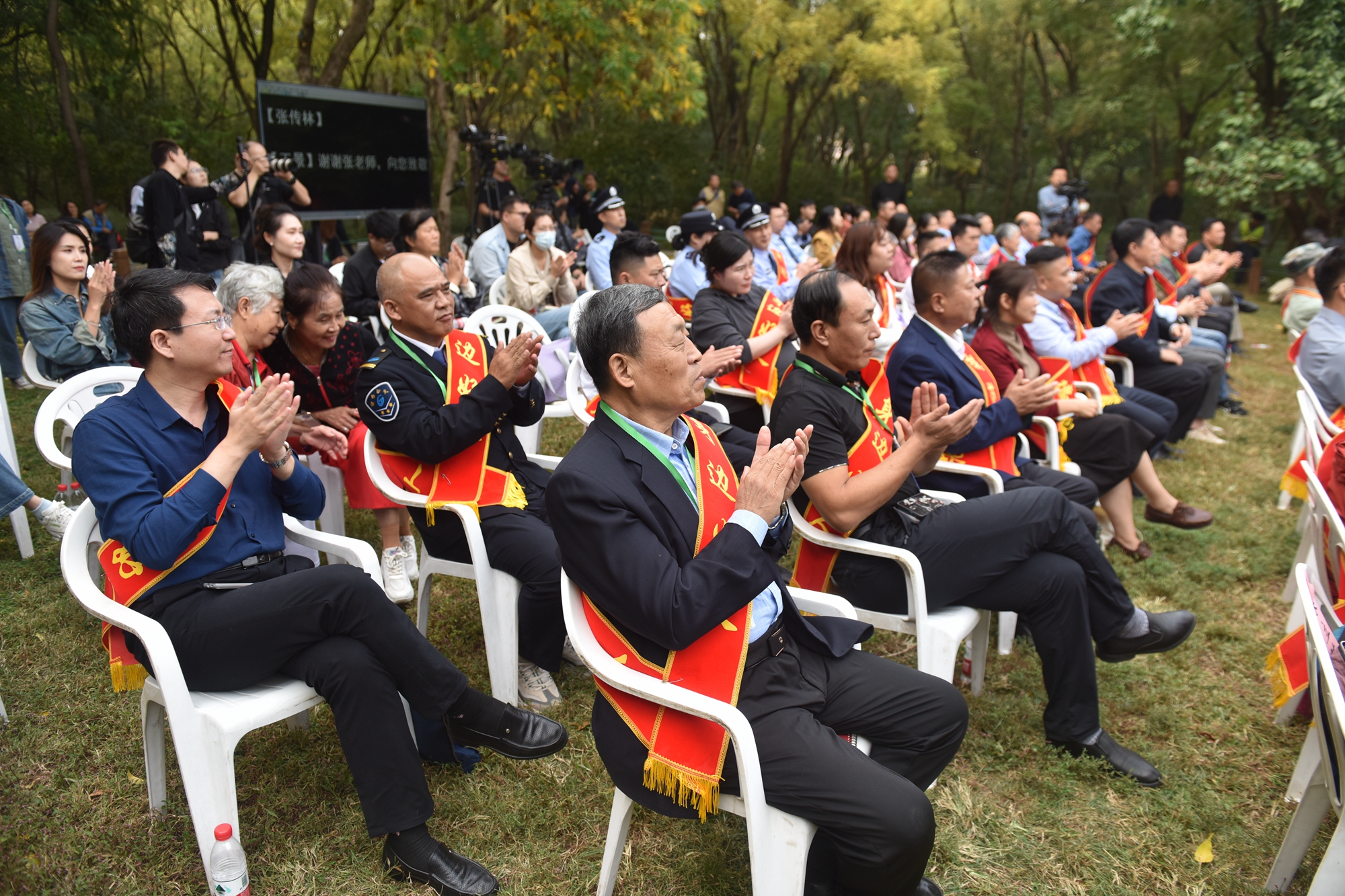 近年来，济南涌现出一大批道德模范、身边好人等公民道德先进典型，在平凡之中铸就伟大，掀起了一轮又一轮“关注好人、关心好人、学习好人、争当好人”的热潮，济南“好人文化”蔚然成风。